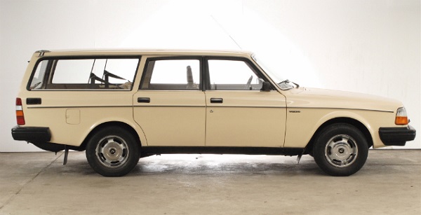 Volvo_245_Beige.JPG
